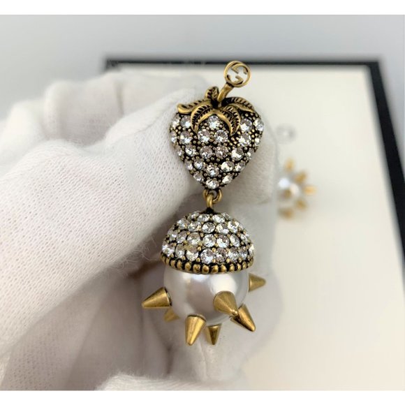 NIB Authentic Gucci Gold Studded Strawberry Pearl Earrings - Picture 5 of 9